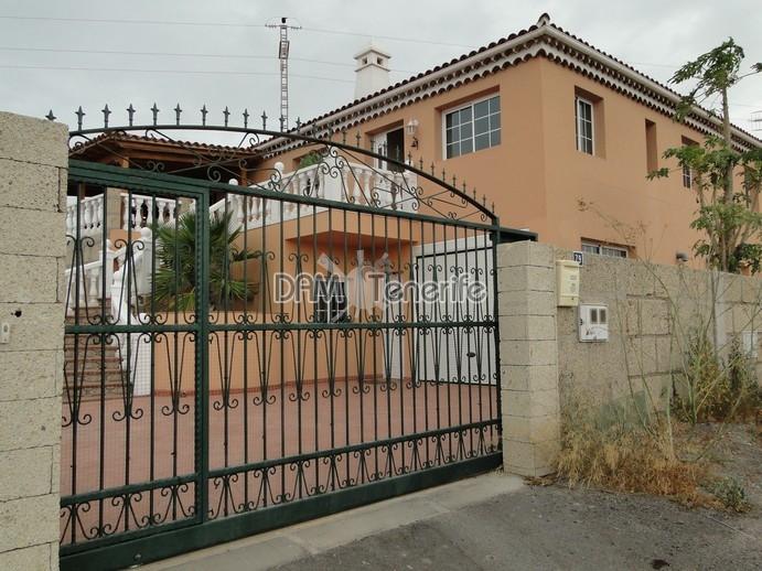 Элитный загородный дом в Charco del Pino, Granadilla - 550 000 €