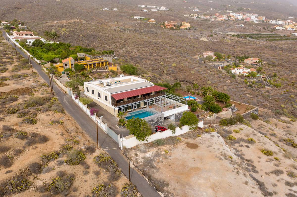 Элитный загородный дом в Iboibo, Adeje - 3 500 000 €
